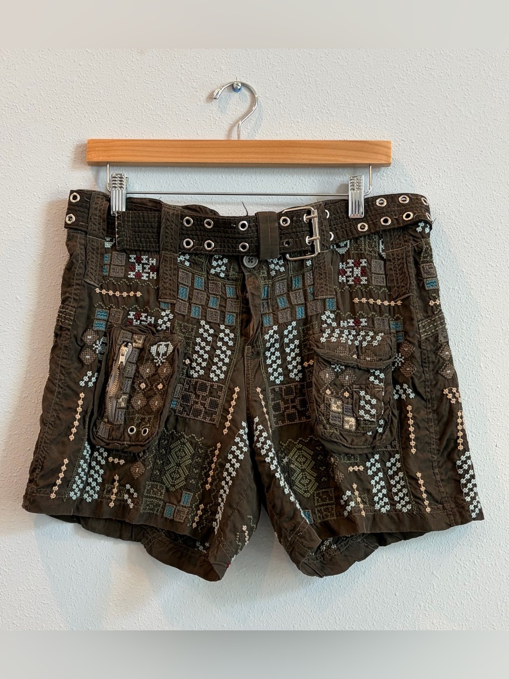 Johnny Was Embroidered Utility Shorts in Dark Brown size 6